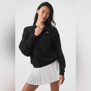 Alo Yoga Accolade Crew Neck Pullover in Black, Size X-Small